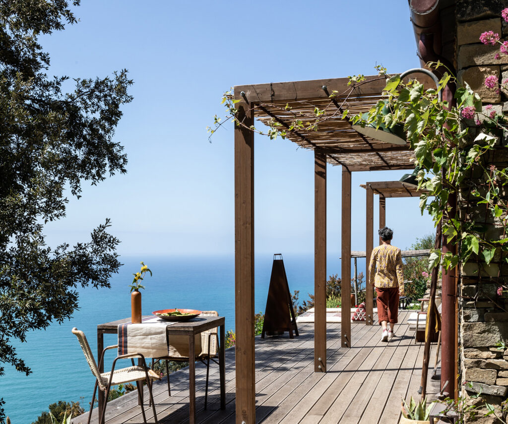 This old agricultural ruin has become a tiny house overlooking the sea 
