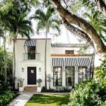 24 Classic White Houses With Black Trim Ideas You Have to Try